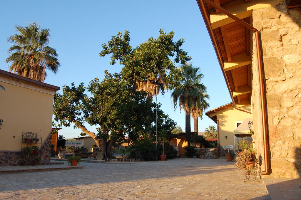 Villa Il Giardino Del Sole Agnone Bagni Exterior foto