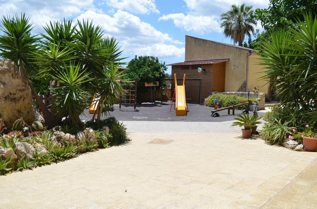 Villa Il Giardino Del Sole Agnone Bagni Exterior foto