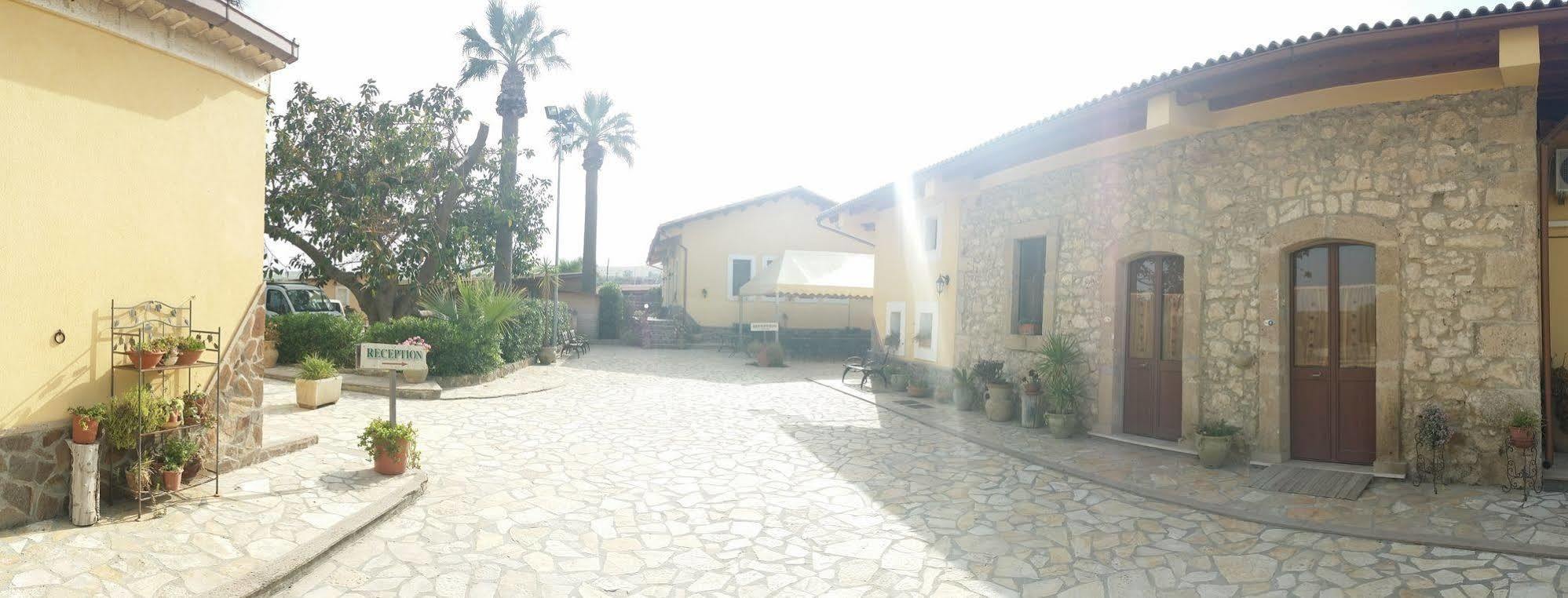 Villa Il Giardino Del Sole Agnone Bagni Exterior foto